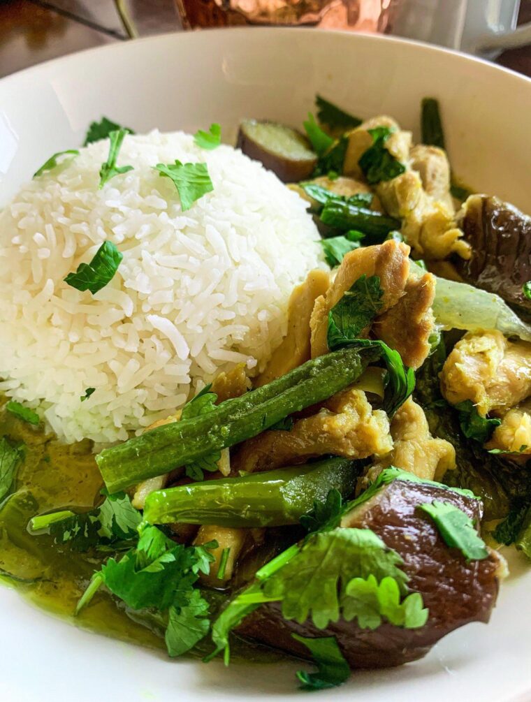 close up shot of Thai green curry with chicken and vegetables