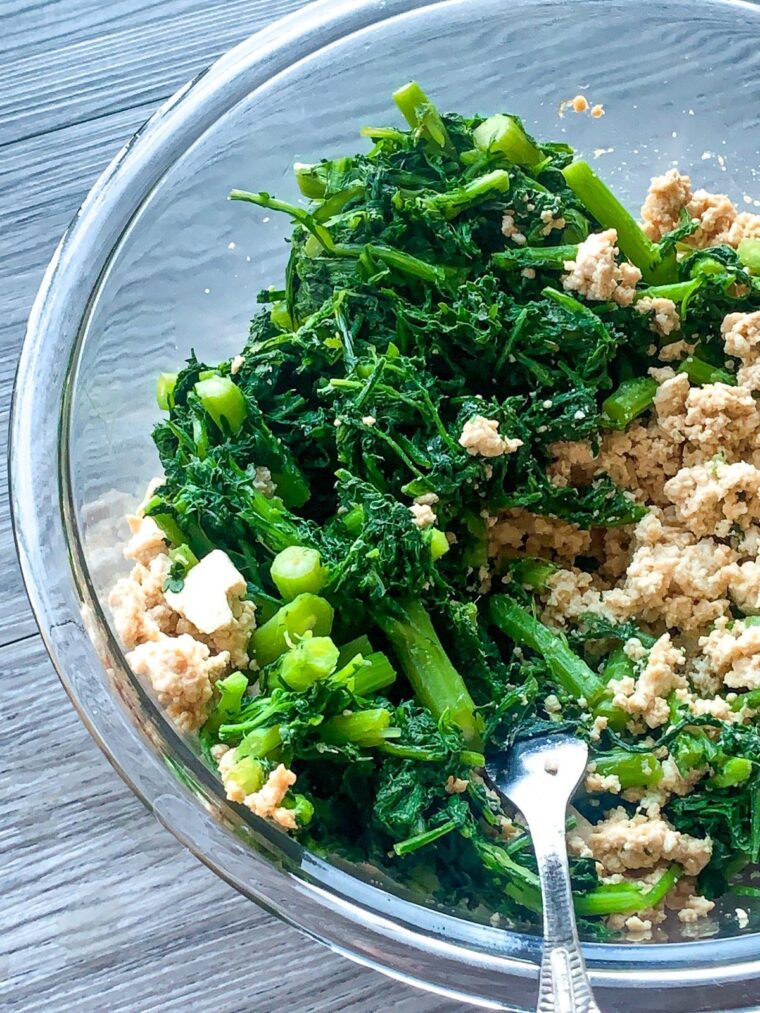 mixed shungiku salad