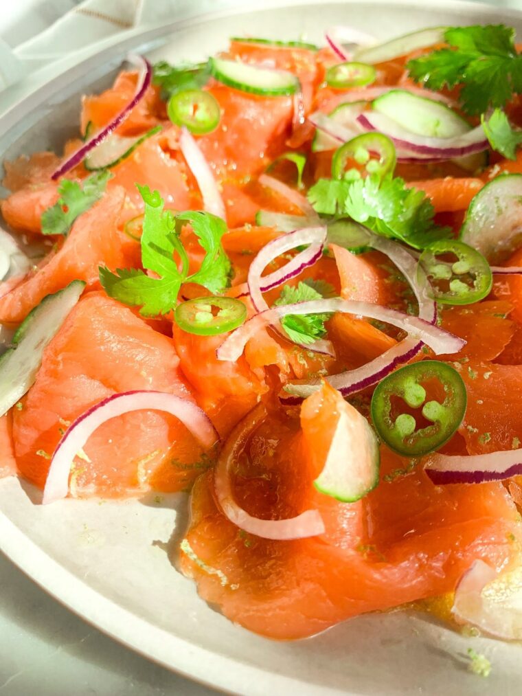 smoked salmon with lime and red onions